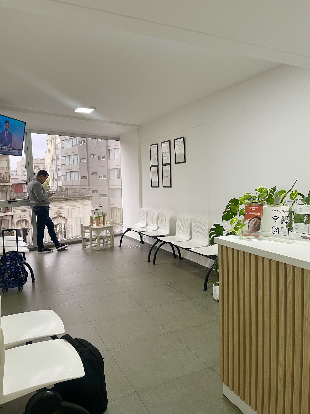 Sala de espera de MiOdonto, consultorio odontológico en Almagro